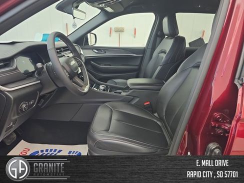 Used 2025 Jeep Grand Cherokee Limited w/ Trailer Tow Package AWD/4WD image 9