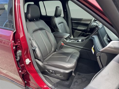 Used 2025 Jeep Grand Cherokee Limited w/ Trailer Tow Package image 37