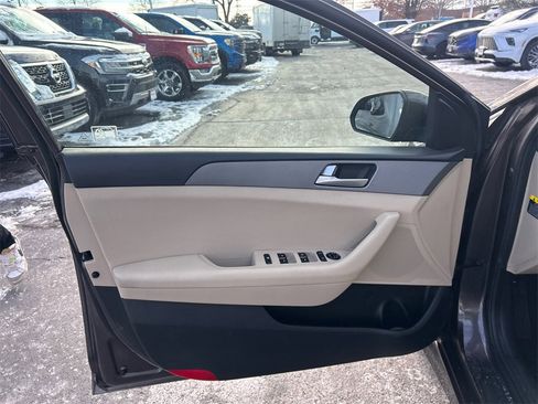 Used 2017 Hyundai Sonata SE image 15