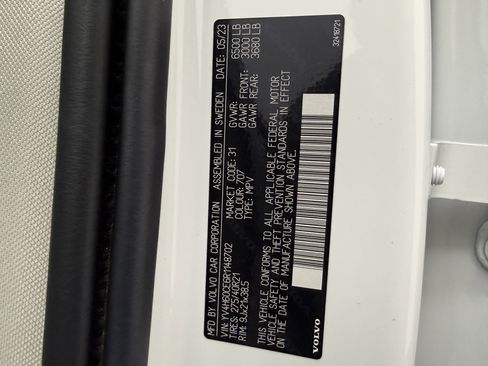 Certified 2024 Volvo XC90 T8 Plus image 29