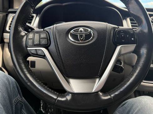 Used 2015 Toyota Highlander XLE AWD/4WD image 14