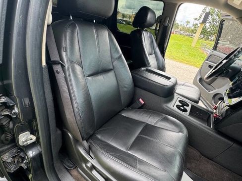 Used 2010 Chevrolet Avalanche LT w/ Suspension Package, Off-Road image 19