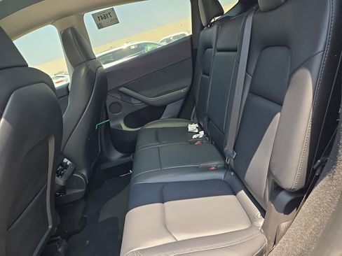 Used 2023 Tesla Model Y Performance image 6