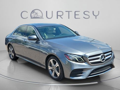Used 2020 Mercedes-Benz E 350 Sedan image 4
