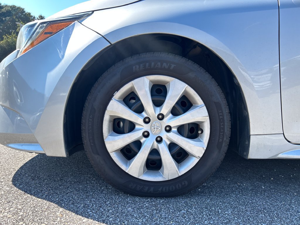 Used 2020 Toyota Corolla LE FWD image 7