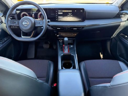 Used 2025 Nissan Kicks SR image 16