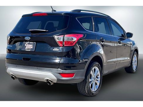 Used 2017 Ford Escape SE w/ Equipment Group 201A FWD image 6