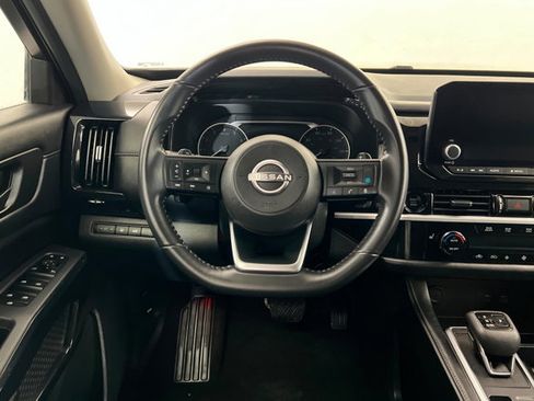 Used 2025 Nissan Pathfinder SV AWD/4WD image 12