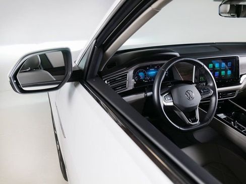 Used 2024 Volkswagen Atlas SEL Premium R-Line AWD/4WD image 25