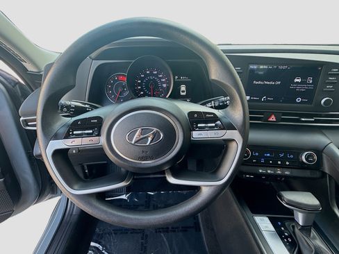Used 2023 Hyundai Elantra SEL FWD image 8