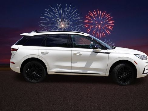 Used 2023 Lincoln Corsair Reserve w/ Jet Appearance Package AWD/4WD image 3