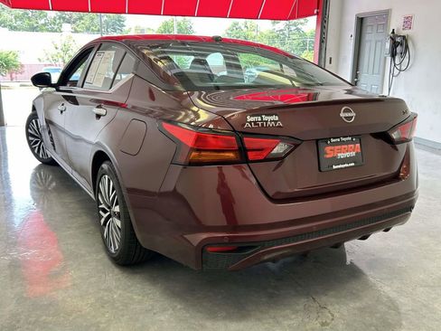 Used 2024 Nissan Altima 2.5 SV FWD image 5