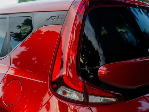 Used 2020 Kia Soul LX image 18