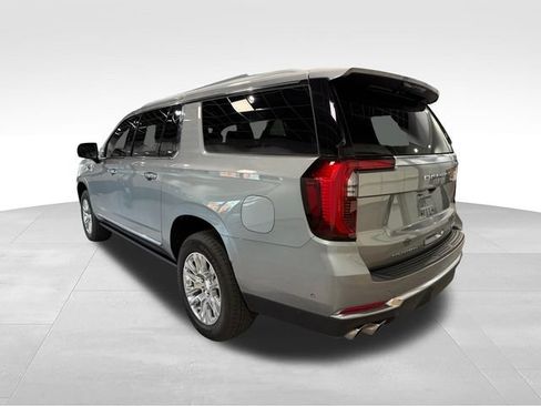 Used 2025 GMC Yukon XL Denali w/ Sun & Power Step Package AWD/4WD image 7
