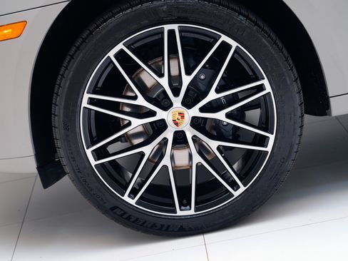 Certified 2026 Porsche Macan AWD/4WD image 12