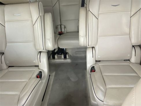 Used 2023 Cadillac Escalade Premium Luxury image 9