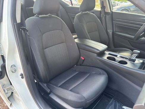 Used 2025 Nissan Altima 2.5 SV FWD image 37