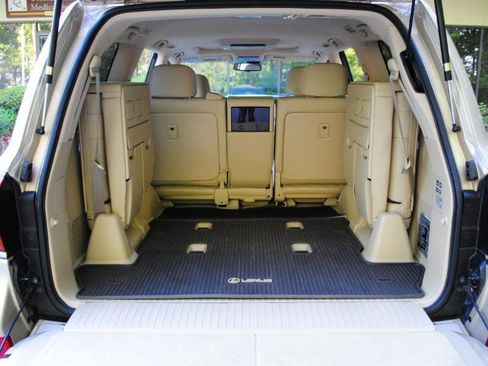 Used 2011 Lexus LX 570 4WD w/ Luxury Pkg image 40