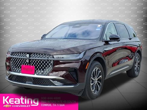 Used 2025 Lincoln Nautilus Premier AWD/4WD image 8