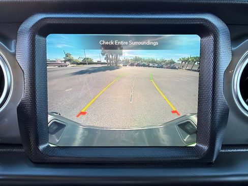 Used 2023 Jeep Gladiator Overland image 20