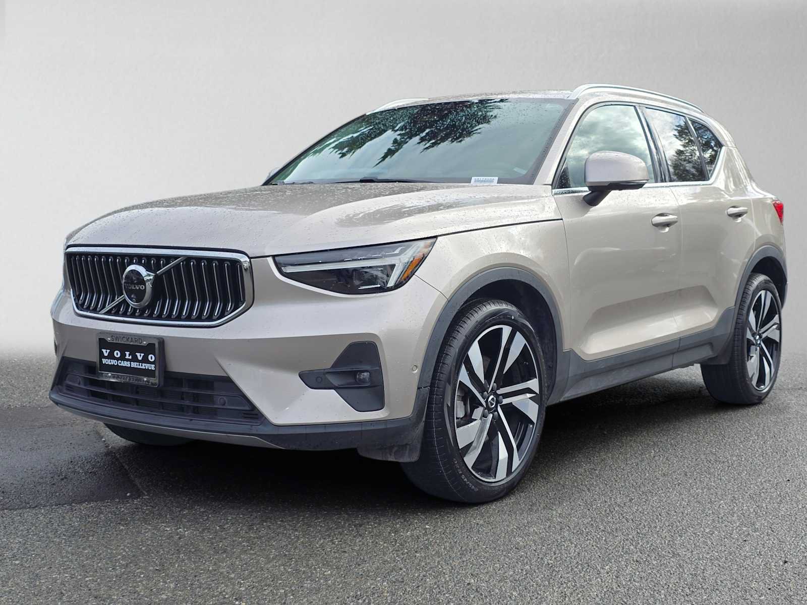Certified 2024 Volvo XC40 B5 Plus w/ Protection Package Premier AWD/4WD image 8
