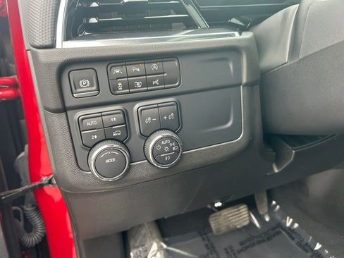 Used 2025 Chevrolet Suburban RST w/ Comfort Package AWD/4WD image 22