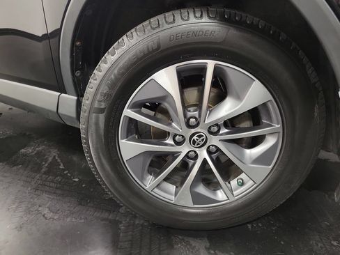 Used 2017 Toyota RAV4 XLE AWD/4WD image 11