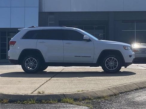 Used 2018 Jeep Grand Cherokee Laredo RWD image 2