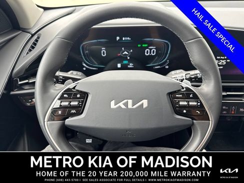 Used 2025 Kia Niro EX FWD image 17