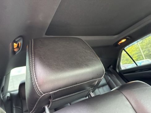 Used 2018 Chrysler 300 S w/ 300S Premium Group image 61