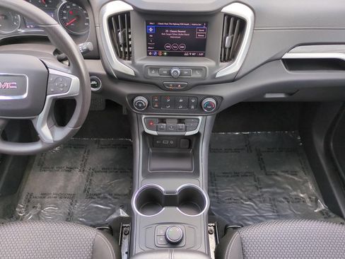Used 2024 GMC Terrain SLE AWD/4WD image 16
