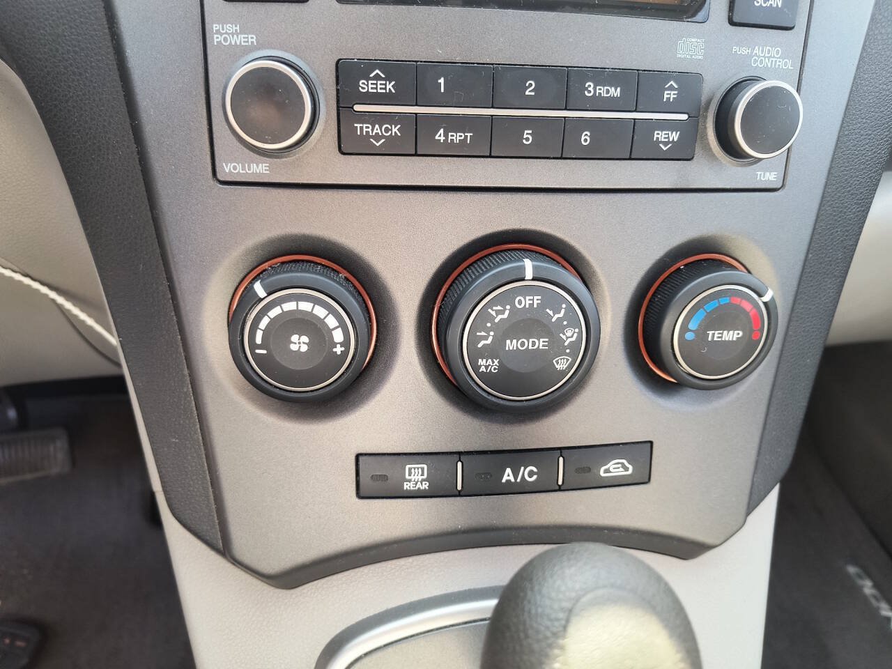 Used 2008 Kia Rondo FWD image 35
