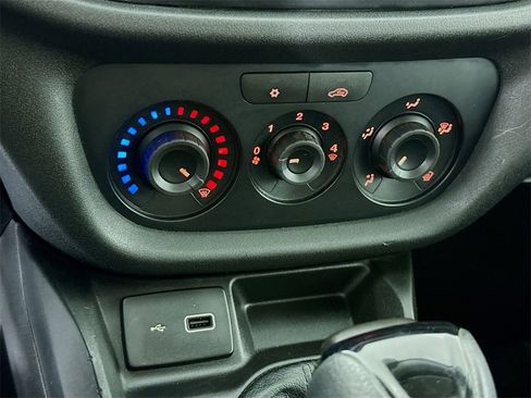 Used 2021 RAM ProMaster City Tradesman image 7