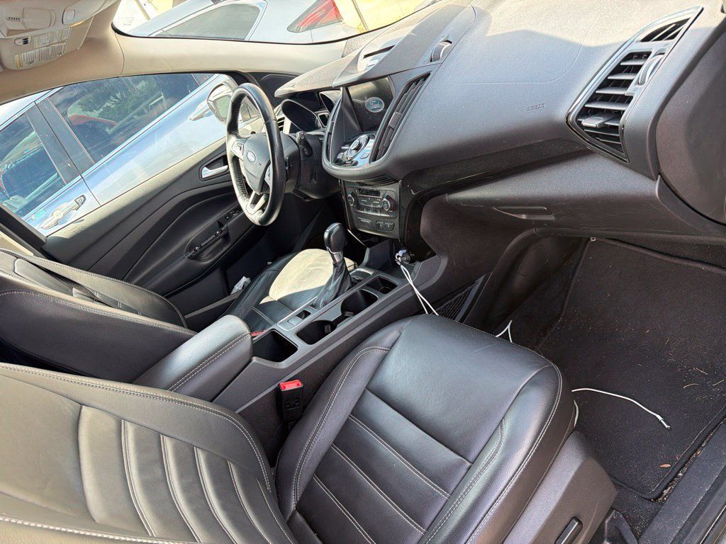 Used 2017 Ford Escape Titanium FWD image 3
