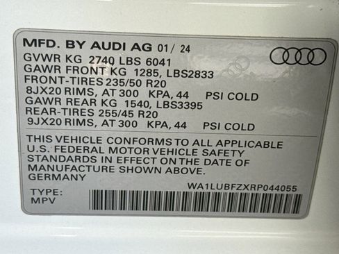 Used 2024 Audi Q4 e-tron Premium Plus image 31