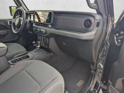 Used 2025 Jeep Wrangler Unlimited Rubicon AWD/4WD image 21
