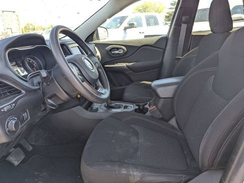 Used 2020 Jeep Cherokee Latitude AWD/4WD image 14