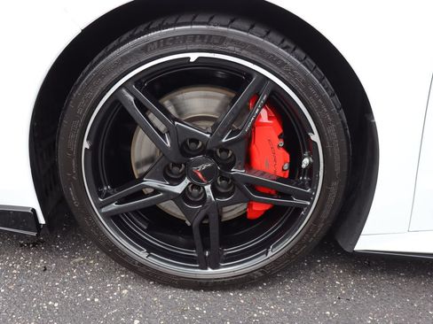 Used 2020 Chevrolet Corvette Stingray Coupe w/ Z51 Performance Package RWD image 28