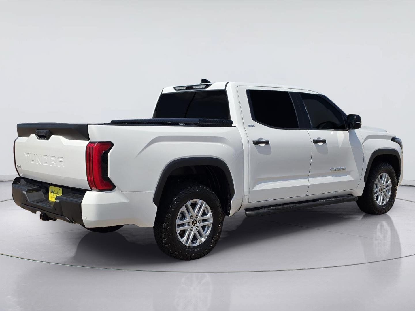 Used 2022 Toyota Tundra SR5 w/ SR5 Convenience Package AWD/4WD image 5