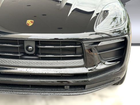 Used 2023 Porsche Macan AWD/4WD image 11