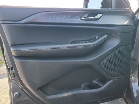 New 2025 Jeep Grand Cherokee Altitude image 12