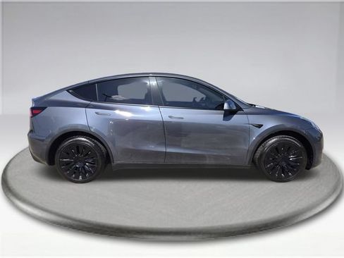 Used 2023 Tesla Model Y 2WD image 10