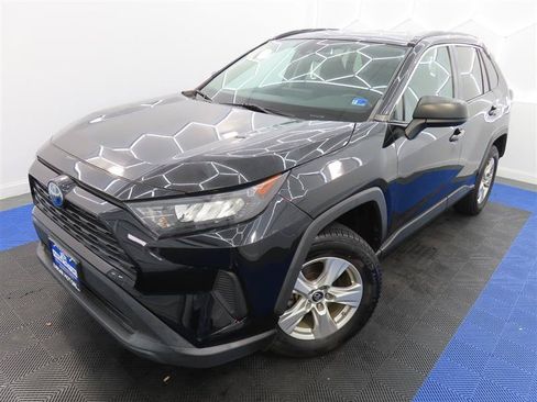 Used 2021 Toyota RAV4 LE AWD/4WD image 4