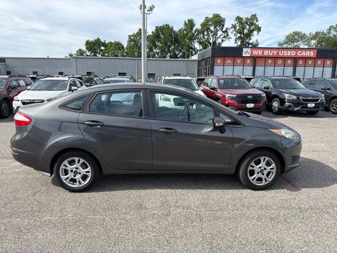 Used 2015 Ford Fiesta SE FWD image 6