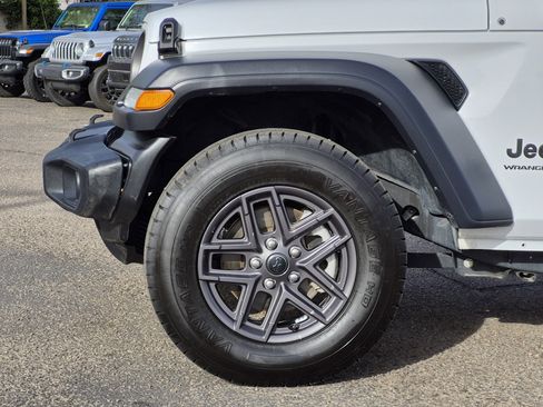 Used 2025 Jeep Wrangler Unlimited Sport AWD/4WD image 10