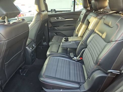 Used 2025 Ford Explorer ST-Line w/ ST-Line Street Pack AWD/4WD image 6