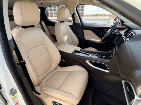 Used 2019 Jaguar F-PACE Prestige image 19