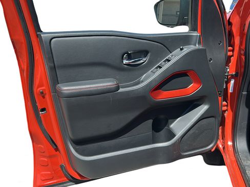Used 2025 Nissan Frontier Pro-X RWD image 10
