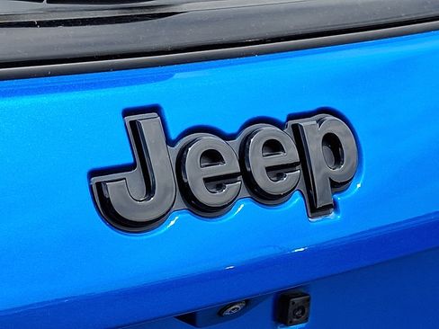 Used 2023 Jeep Compass Latitude w/ Sun and Sound Group AWD/4WD image 28
