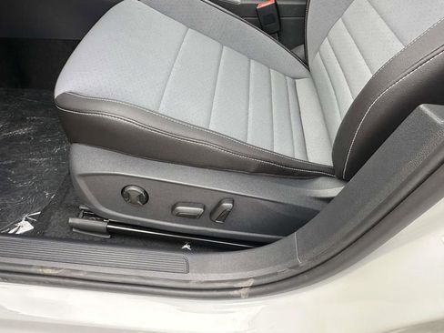 New 2026 Volkswagen Jetta SE FWD image 14